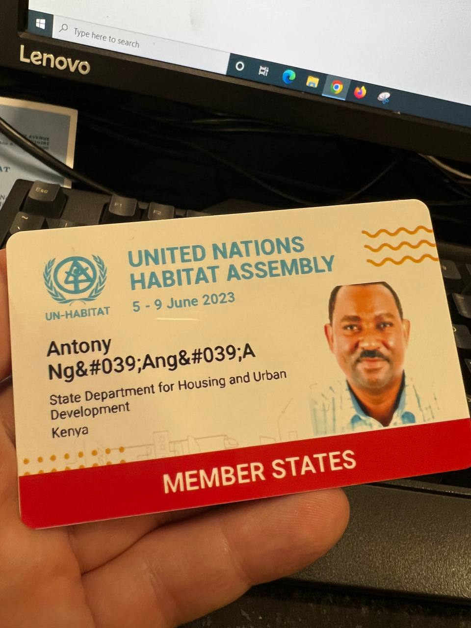 Badge with a special character rendering problem